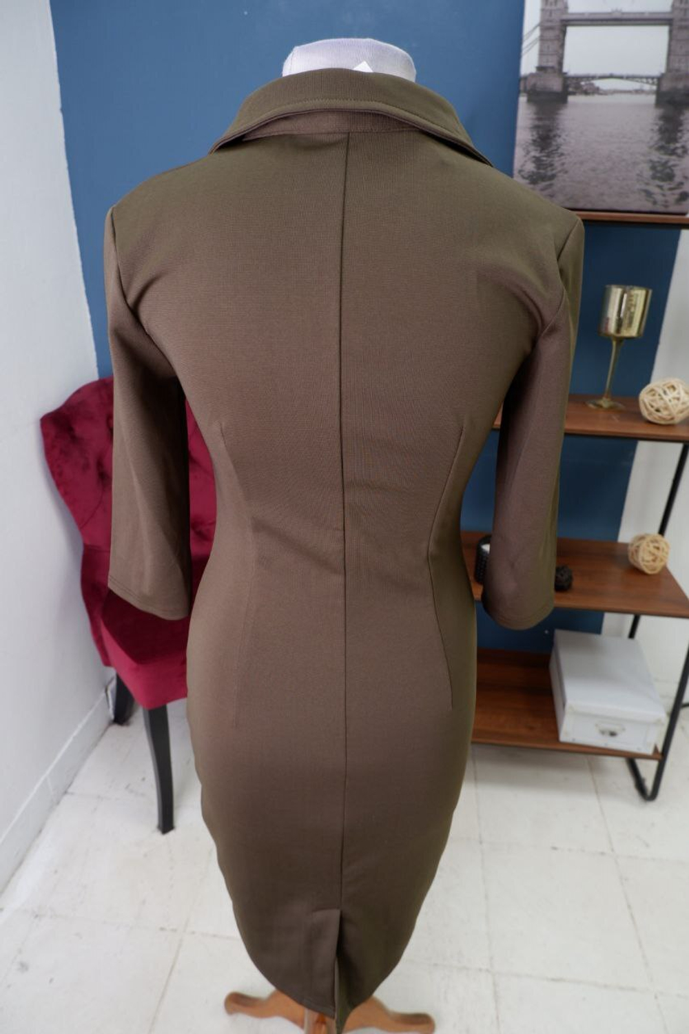 Платье Shani лаконичное 42 размер