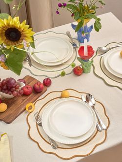 Салфетка под приборы Anemone из коллекции Trendy Ruffles, Ø38 см, карри