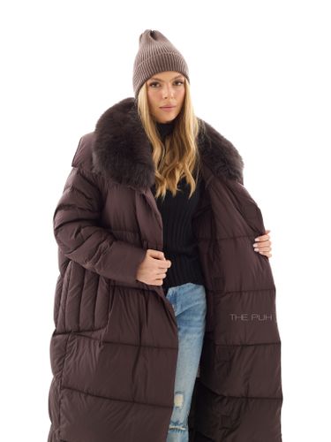 Длинный шоколадный пуховик с мехом песца