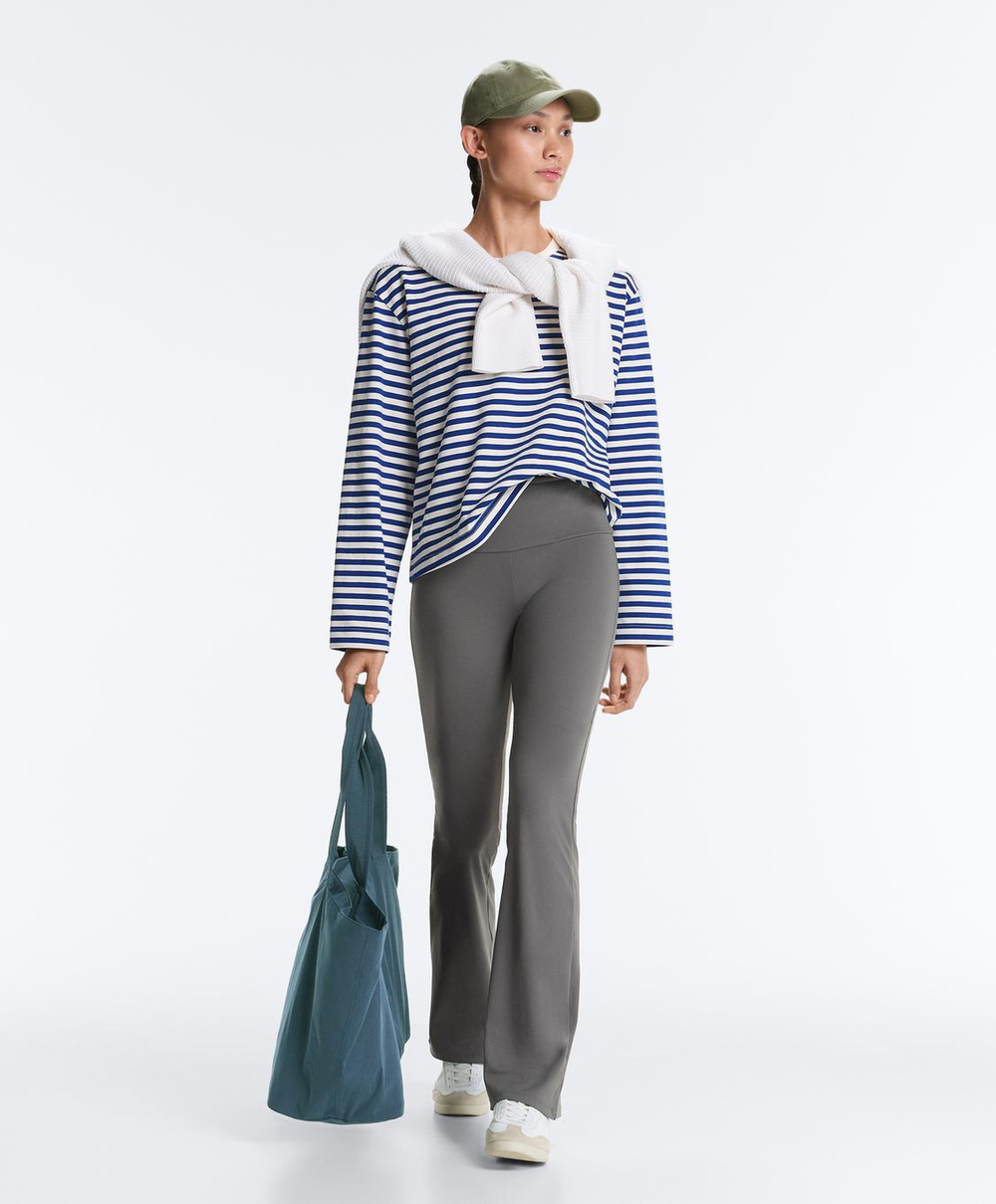 OYSHO Брюки клеш с высокой посадкой Flare Comfortlux High Rise, светло-серый