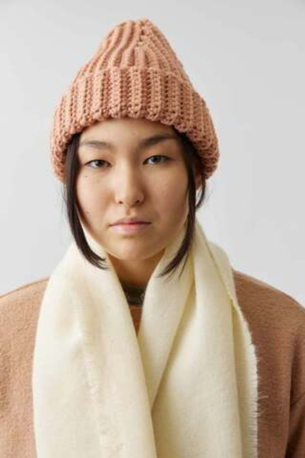 Шапка-бини карамельного цвета