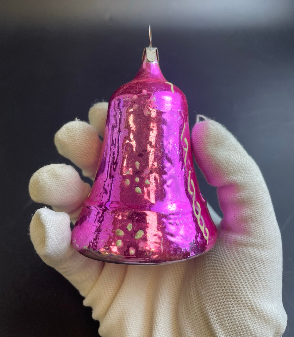 Ёлочная игрушка Колокол, 9.5 см, колокольчик с язычком, фосфор, стекло, роспись, звенит, винтаж СССР 1960-1980 гг