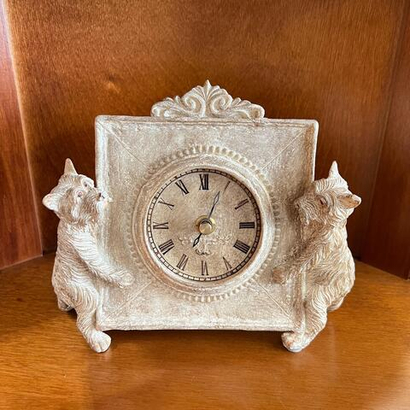 Часы с собаками