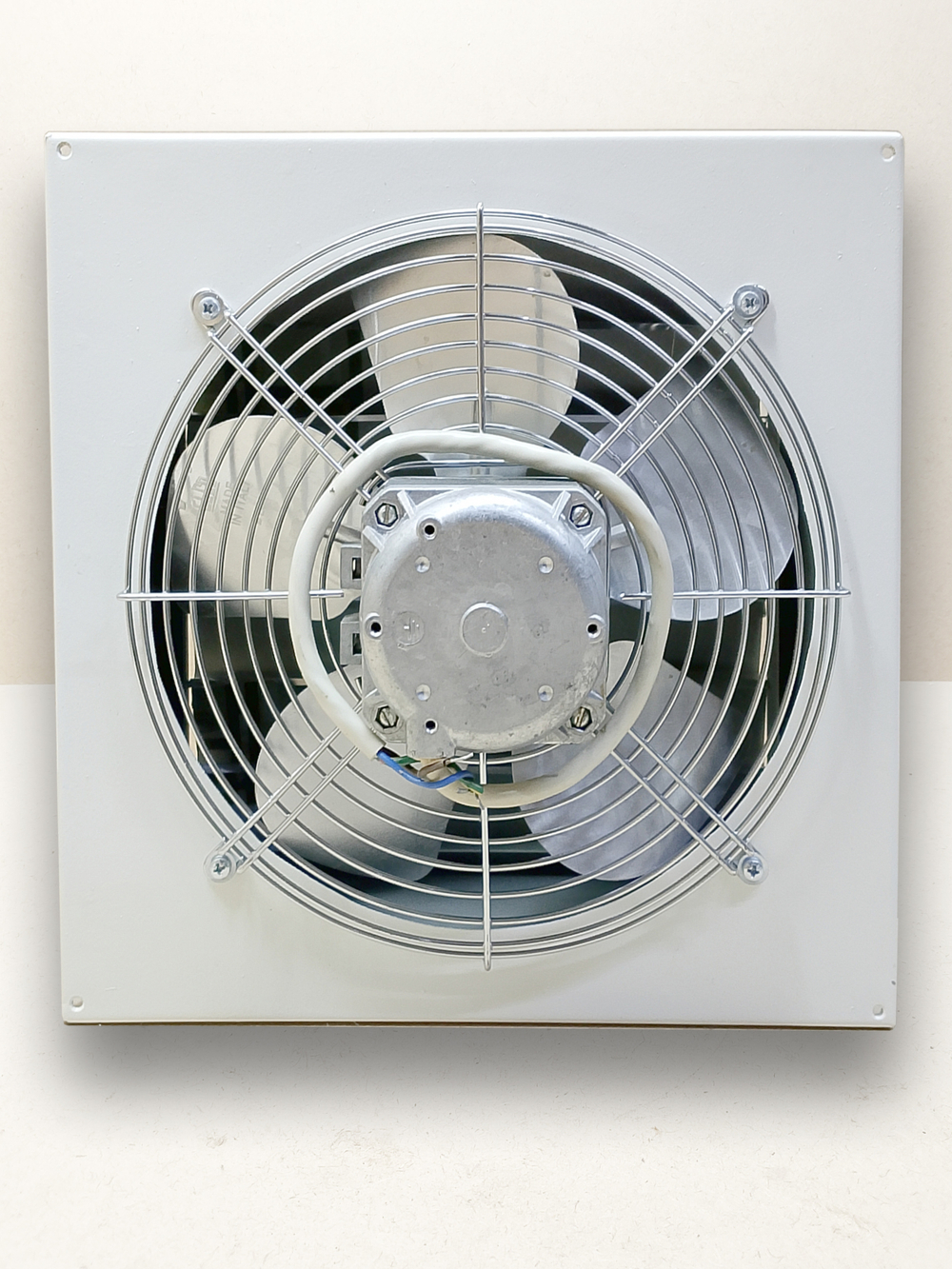Вентилятор ВО-2,5 в коробе с жалюзи