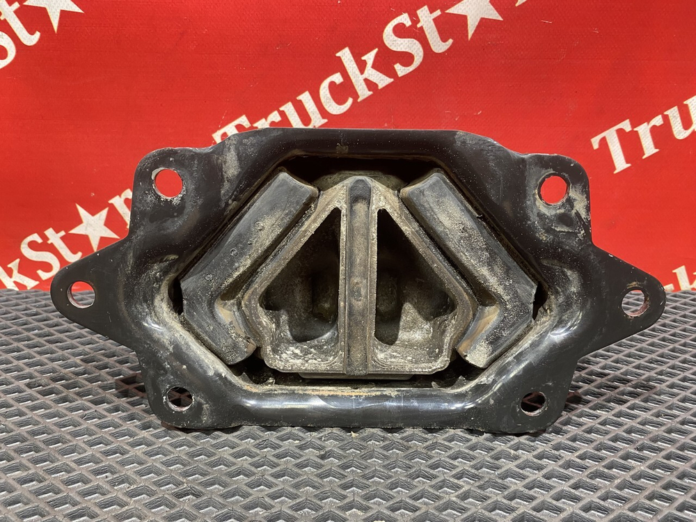 Подушка двигателя задняя 2018г.