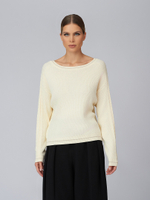 Женский джемпер молочный с круглым вырезом