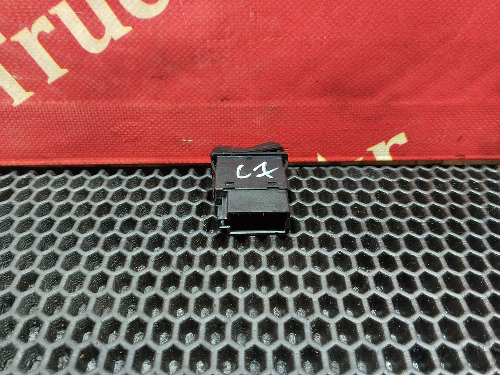 Кнопка звукового сигнала