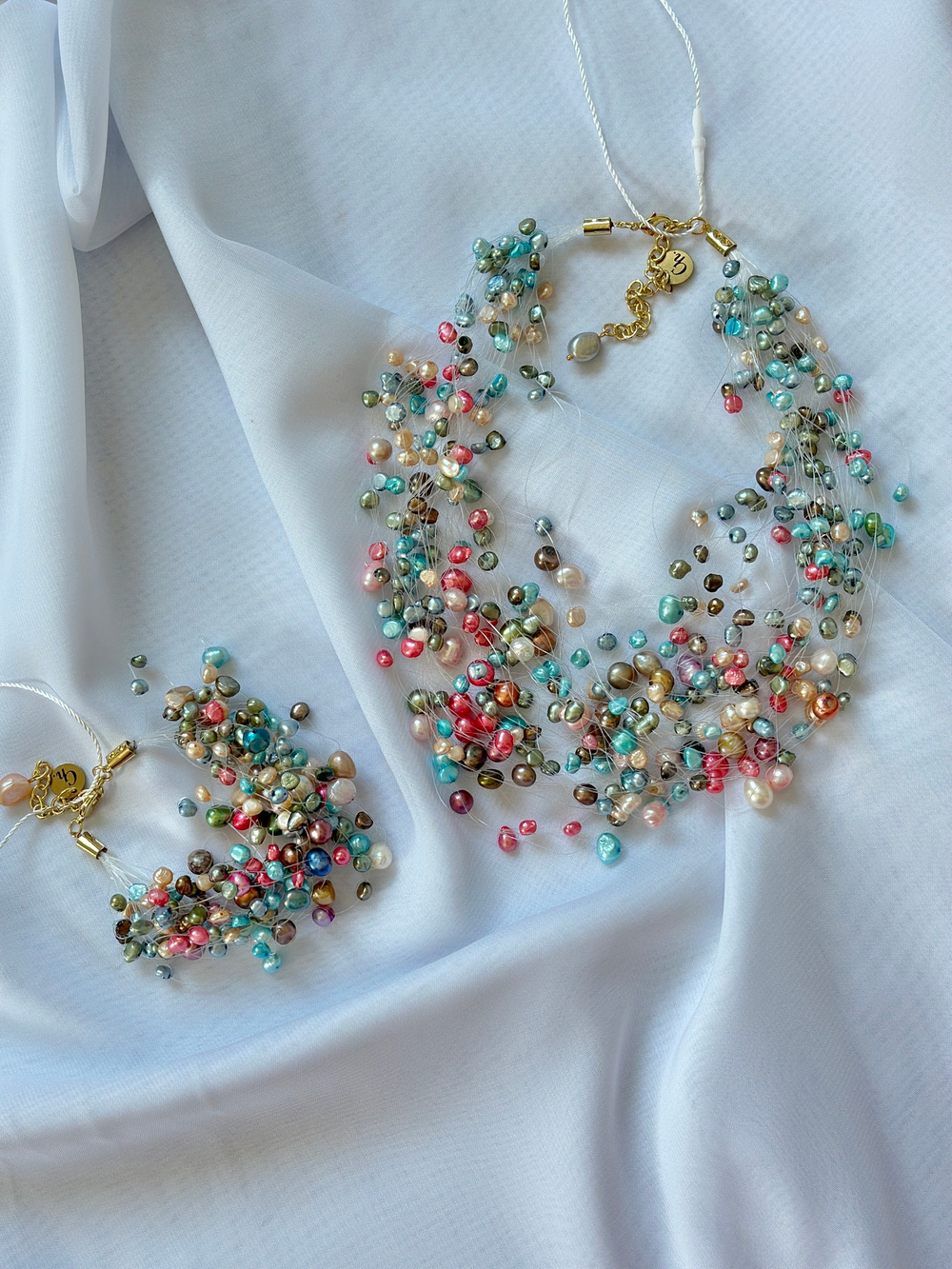 Колье "Фруже" 60 нитей натурального цветного тонированного жемчуга на леске, оттенок золото