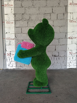 Мишка с подарком