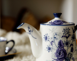 Kitchen Craft - Чайник London Pottery Blue Rose 900 мл / артикул   LPBRTPOT4BLU  / GTIN 5057982075330