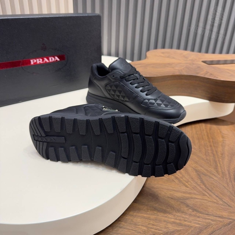 Кроссовки Prada