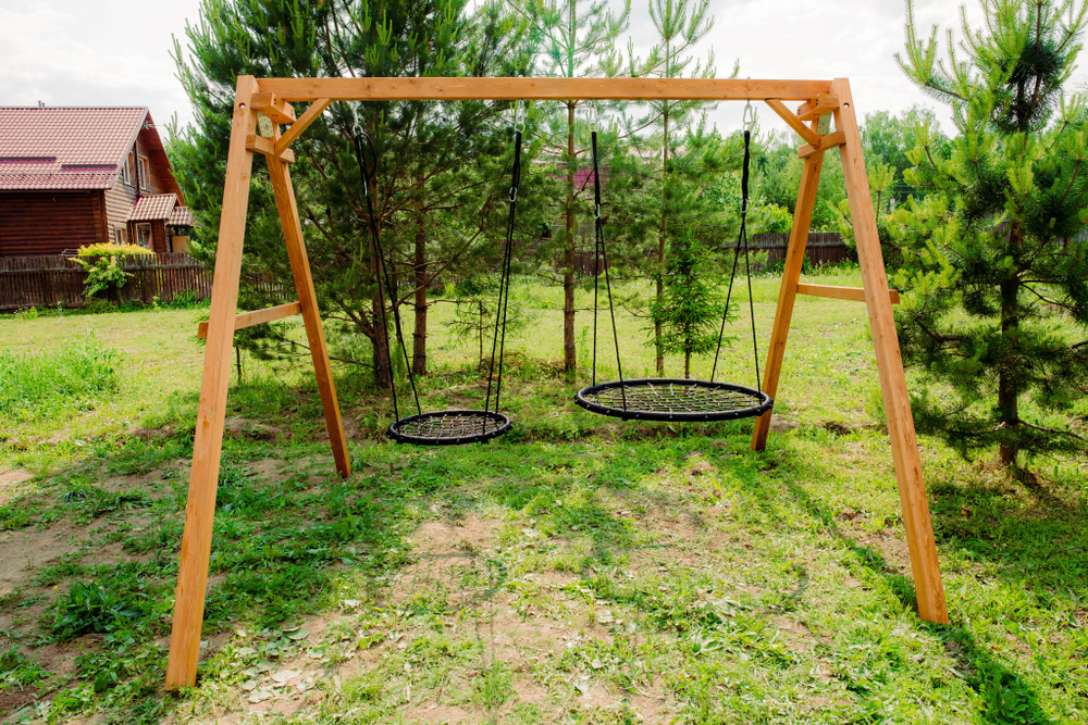 Деревянные качели с качелями гнездо 60 см и качелями гнездо 100 см