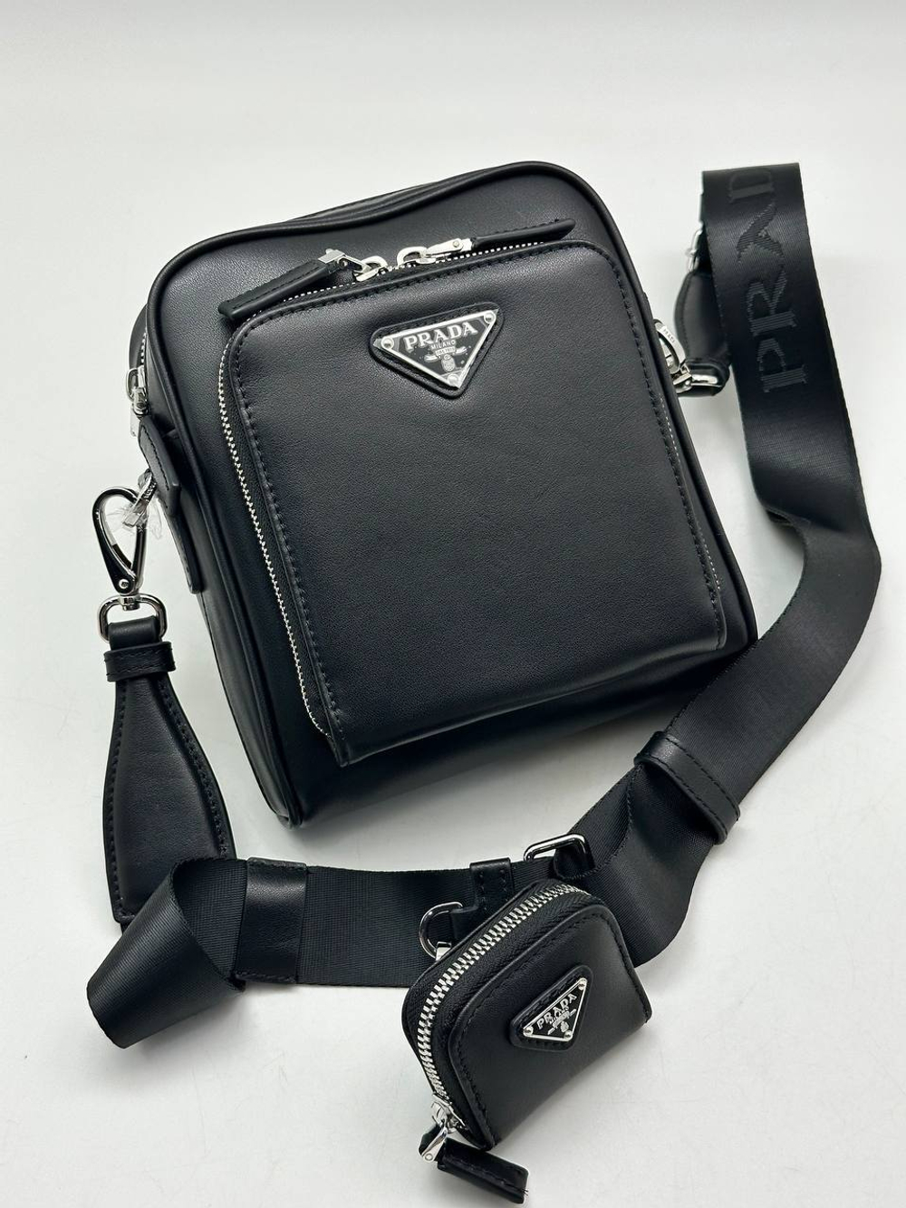 Сумка-мессенджер Prada
