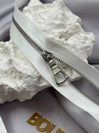 Молния металл, Riri , разъёмная 1 замок, на атласной тесьме, 4 мм цвет 2101, белый.