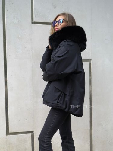 Черная укороченная парка с меховым воротником