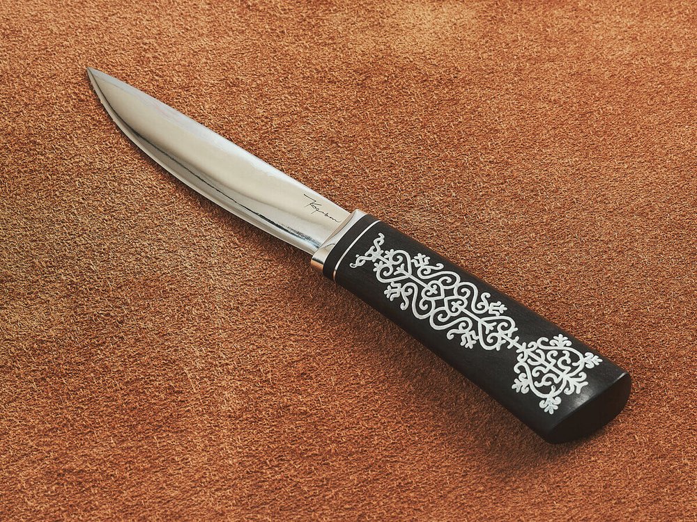 Якутский нож "Амга", сталь Х12МФ, рукоять черный мореный граб / орнамент