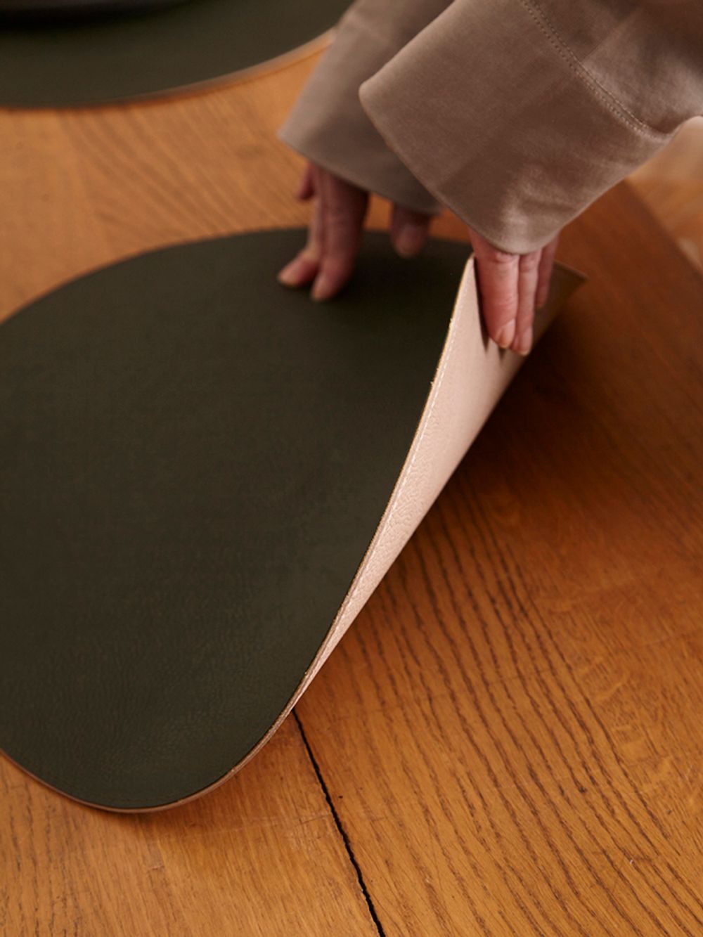 Набор из 4-х двухсторонних сервировочных салфеток Pool, 30х45 см, зеленый/бежевый