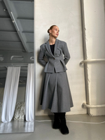 Костюм AS`Kins 245 однотонный утепленный из приталенного пиджака и юбки