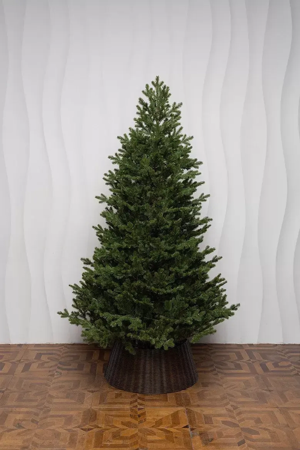 Искусственная елка Измайловская 270 см., 100% литая хвоя, 2400 мульти LED ламп, 10 режимов, ЕлкиТорг (57270)