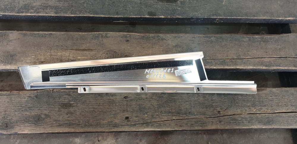 Накладка двери передней правой Mercedes S (W222) 13-20 Б/У Оригинал A2226900887