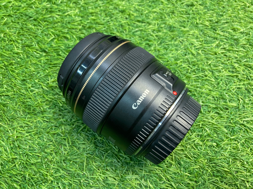 Canon EF 85mm 1.8 USM