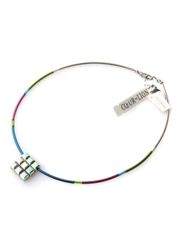 4742/10-1536 Coeur de Lion – очень симпатичное колье. Яркие цветные элементы и кулон из кубов Сваровски.