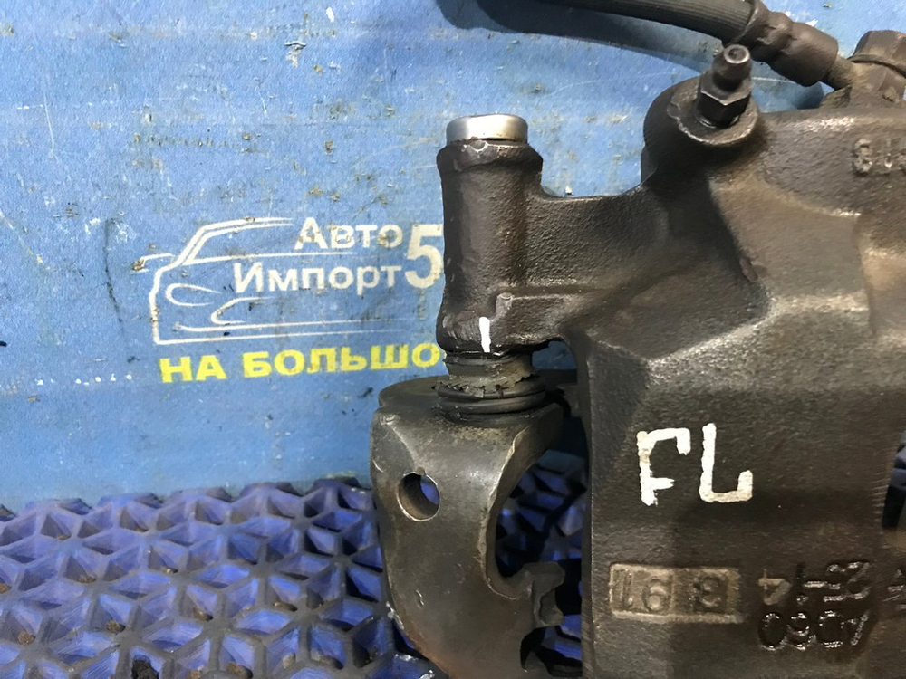 Суппорт тормозной передний левый TOYOTA LITEACE 2001