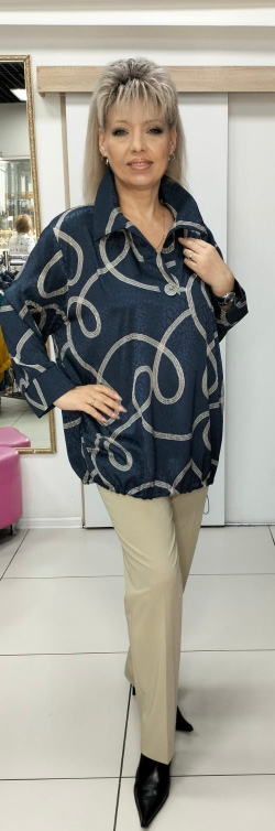 Блузон-туника в синем цвете с бежевым принтом и кулиской