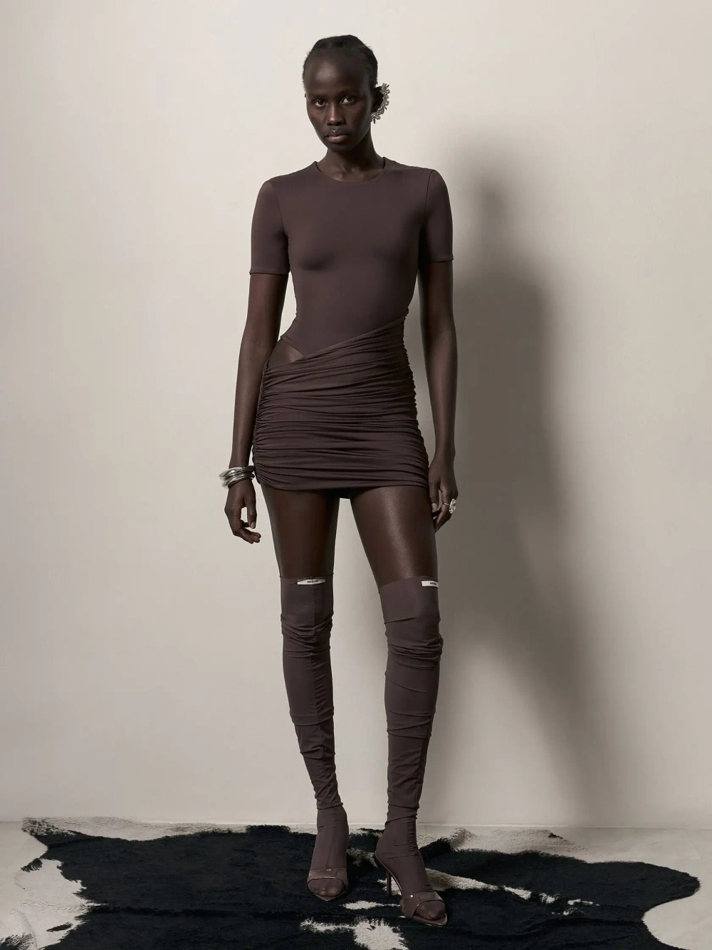 Платье футболка с драпировкой, Коричневый