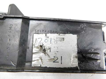Крепление АКБ Suzuki Gladius SFV650A 47432-44H0