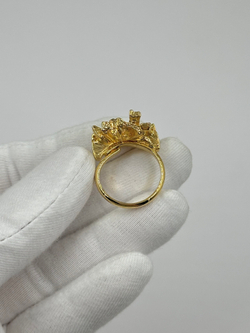 Кольцо с зелёными кристаллами