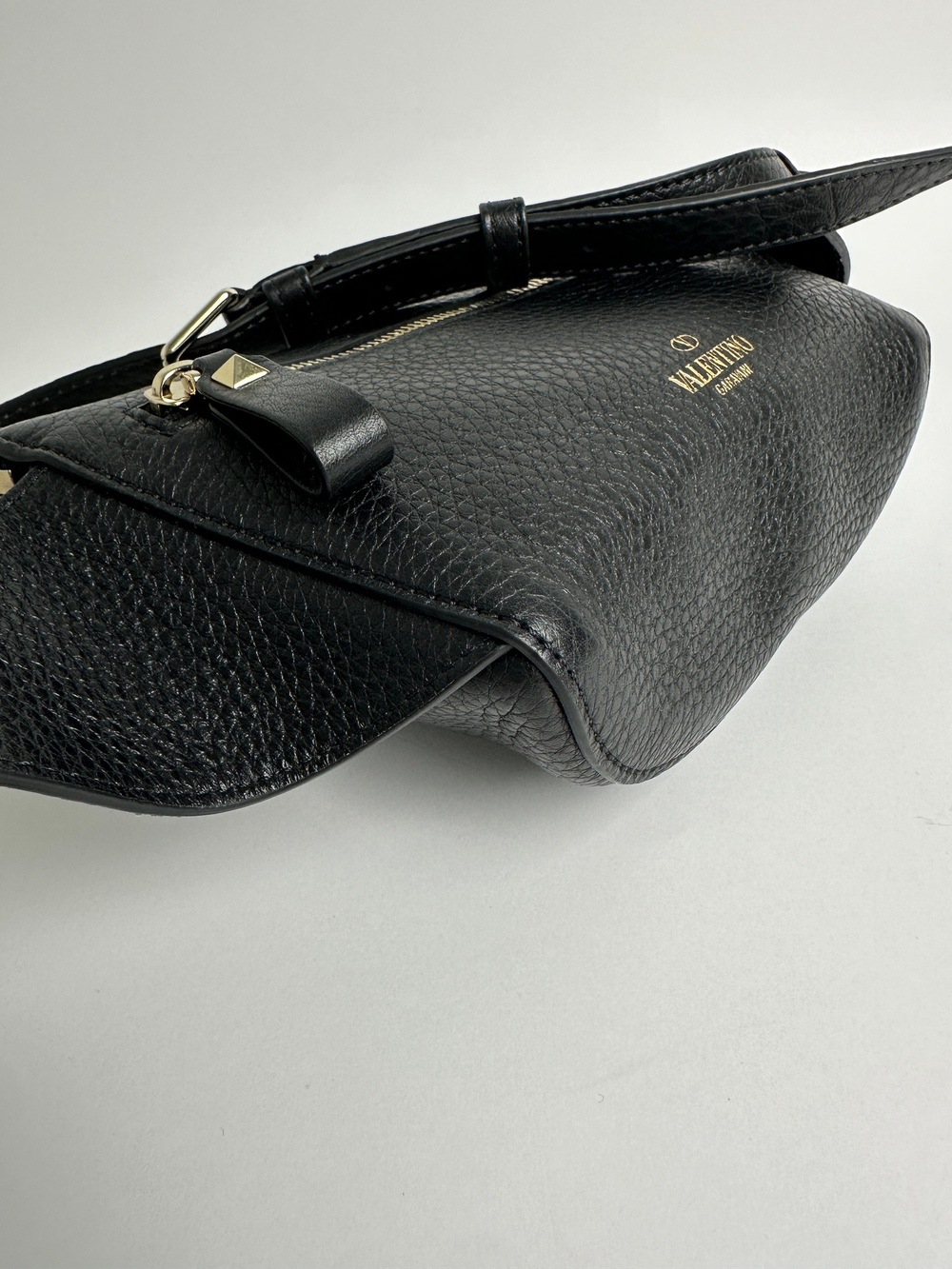 Сумка Valentino Leather Rockstud Belt Bag