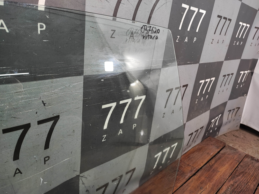 Стекло двери левой Suzuki Grand Vitara 2 (3 дв) Оригинал 8450264J00