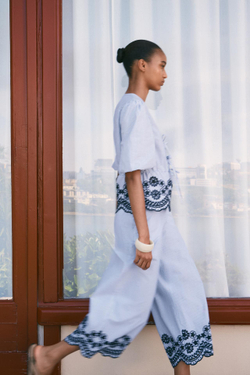 ZARA ТОП В ПОЛОСКУ С ВЫШИВКОЙ, СИНИЙ/ИНДИГО