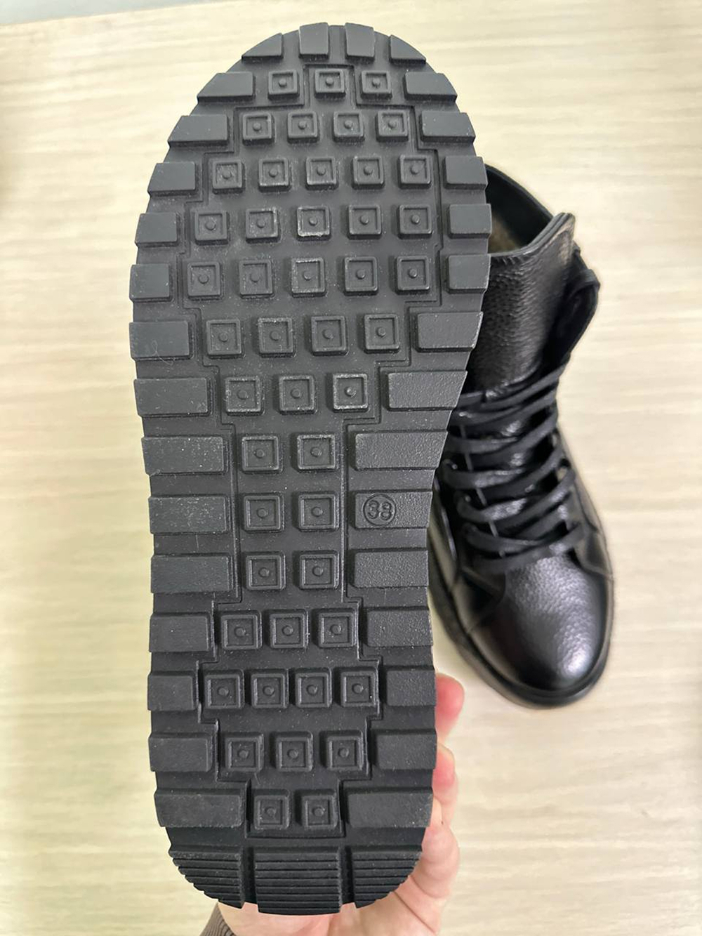 Ботинки женские(мех) 38р уценка_1329