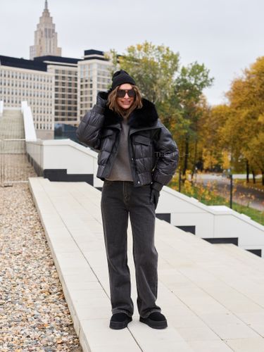 Комбинированный черный пуховик с мехом