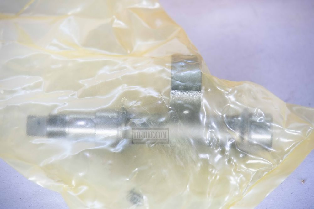 13421-K33-D01. SHAFT, BALANCER.