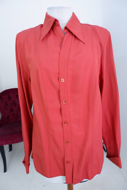 Рубашка такая красивая по цвету и дизайну, который кроется в мелочах, 48 размер