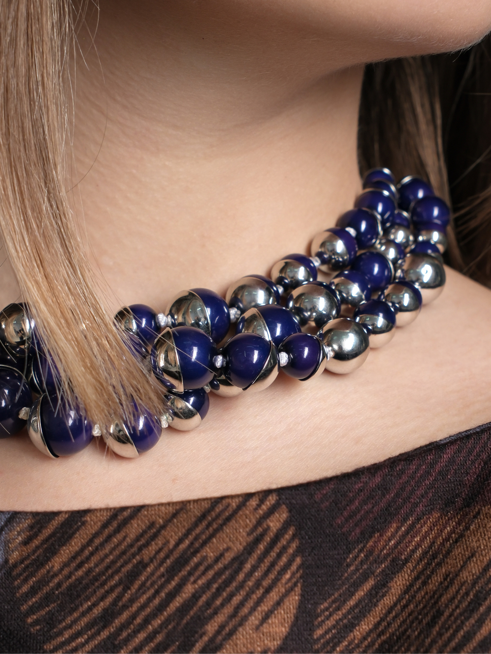 Бусы /синие/застежка на магните