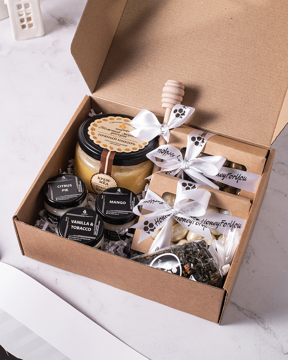 Подарочный набор с медом, свечами и орехами