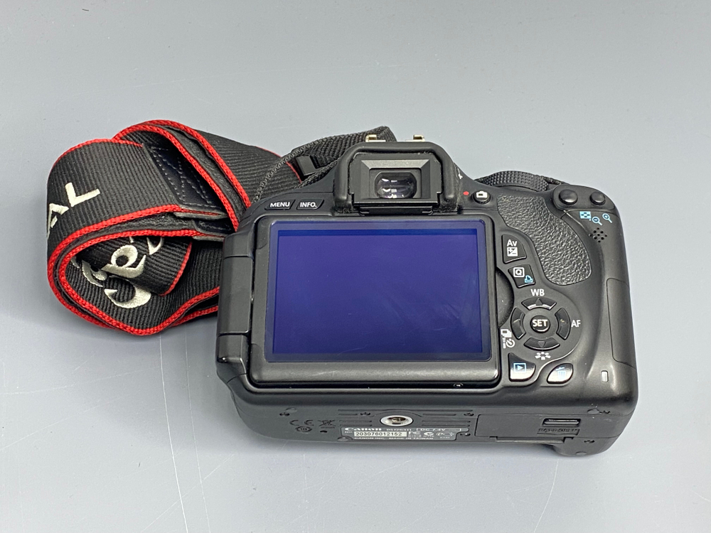 Canon 600D kit 18-55mm IS ll 13700 кадров