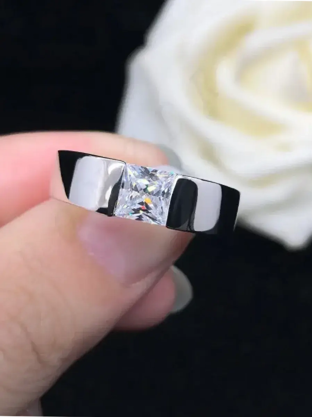 Муассанит принцесса 4.5×4.5мм 0.5сt