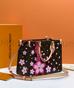 Коричневая сумка Louis Vuitton Onthego PM с узором монограм и цветами