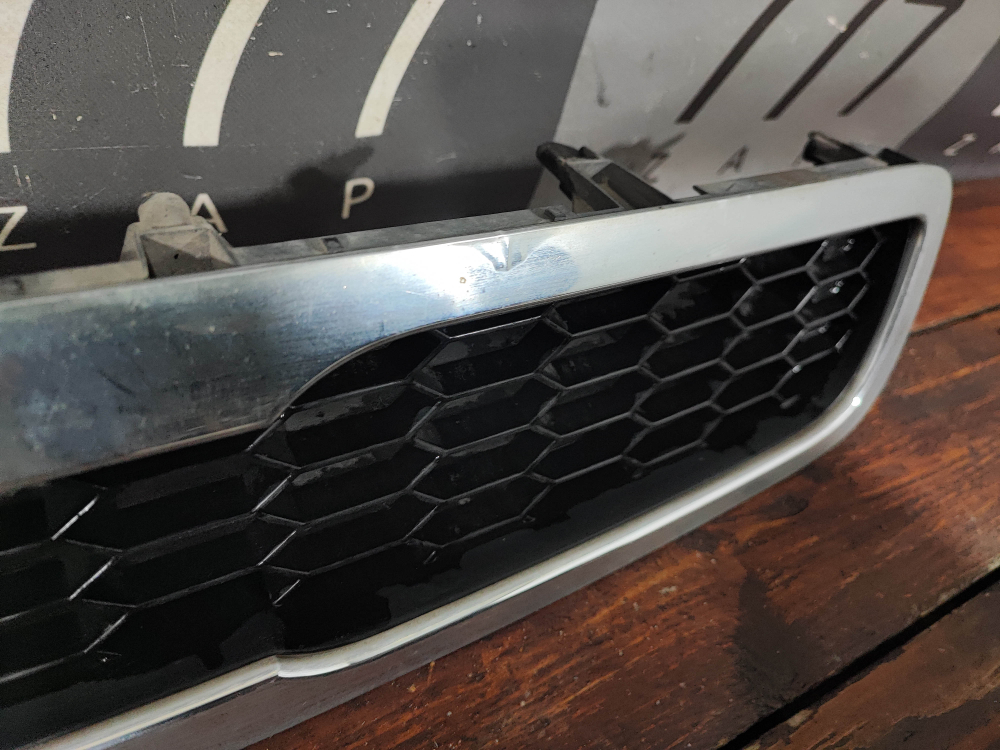 Решетка радиатора Kia Soul 1 (AM) 08-11 Б/У Оригинал 863502K050