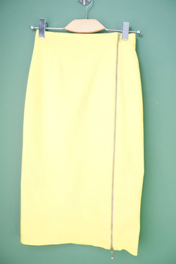 Юбка Mohito сочного цвета,маркировка 36 eur, визуально 42 размер