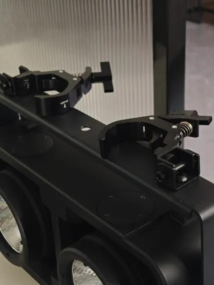 STAGELighting 2x300 IP65 MOVE BLINDER