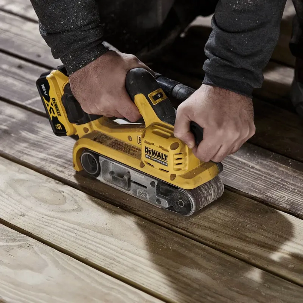 DeWalt DCW220N-XJ аккумуляторная ленточная шлифовальная машина (без АКБ и ЗУ)