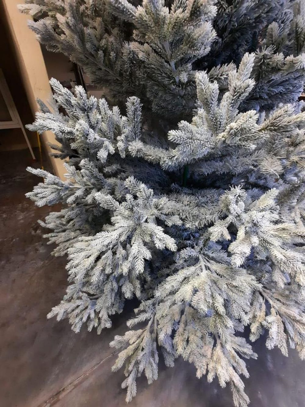 Большая елка заснеженная «Сказочная» (Литая+пвх) от 3 до 8 м