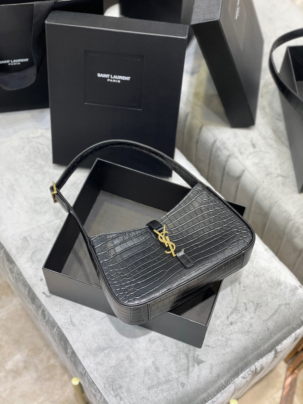 Saint Laurent Le 5 à 7 Hobo Bag