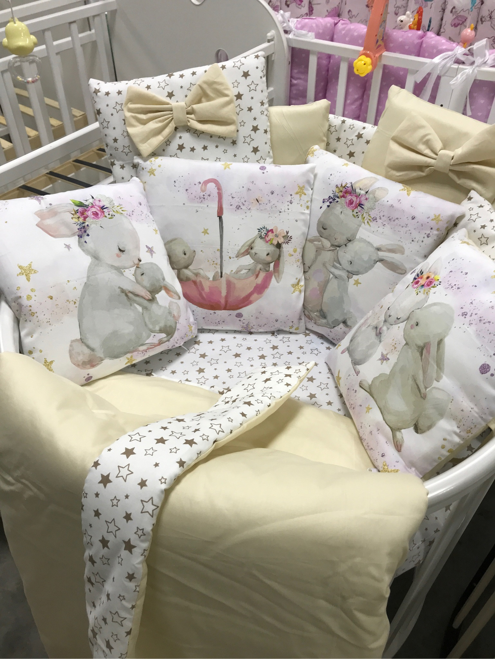 Комплект в кроватку 18 предметов "Семейные кролики", бежевый сатин